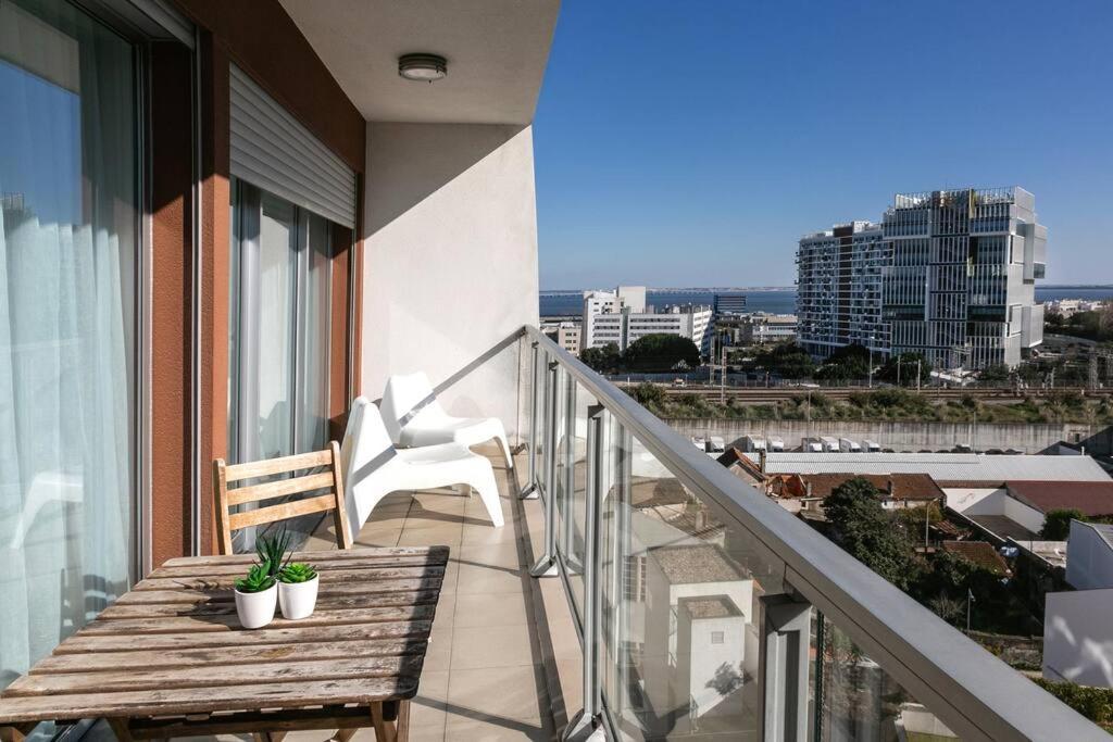 Lisbon Metro & Pool Apartment Lisboa Exterior foto